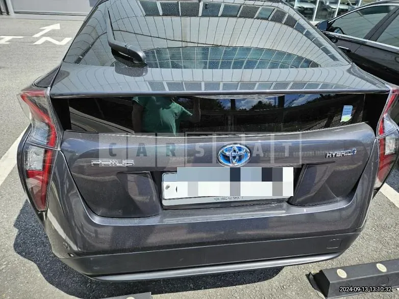 Photo 2 of 14: 2016 Toyota Prius — Korean insurance auction