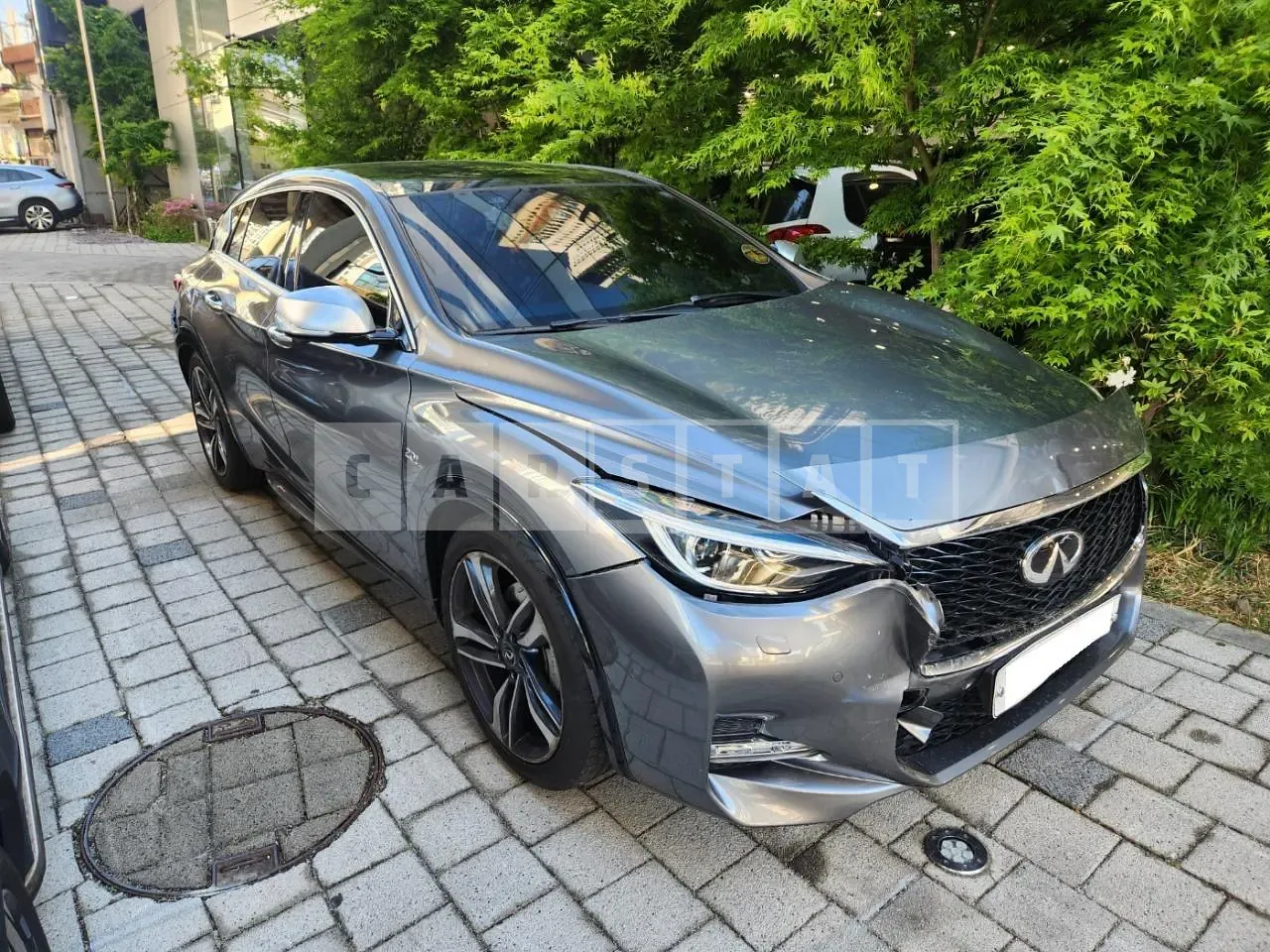 Photo 2 of 13: 2017 Infiniti Q30, VIN SJKCH53E4HA051384 — Korean insurance auction