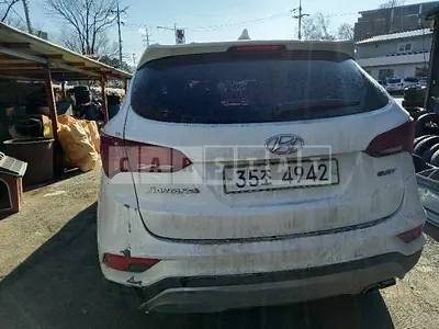 Photo 1 of 36: 2016 Hyundai Santa Fe, VIN KMHSW81UBGU636703 — Korean insurance auction