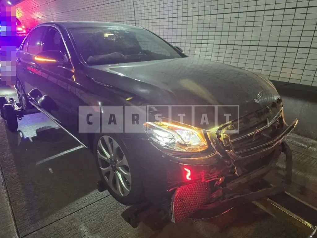 Photo 2 of 16: 2019 Mercedes-Benz E 300 4Matic — Korean insurance auction