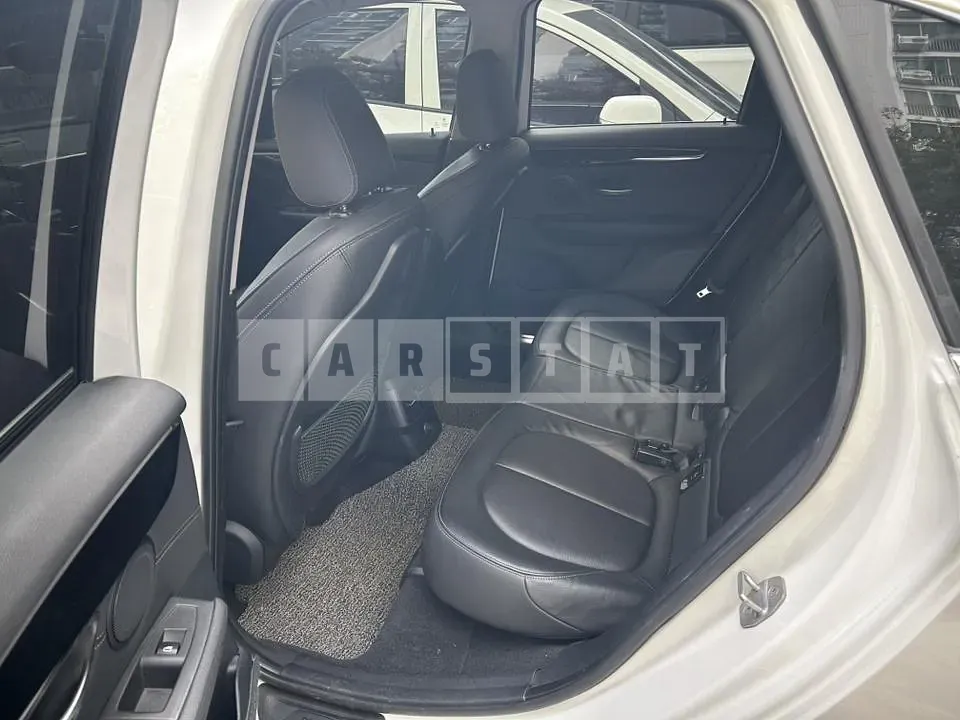 Photo 2 of 10: 2018 BMW Active Tourer, VIN WBA2C1109J7A33527 — Korean insurance auction