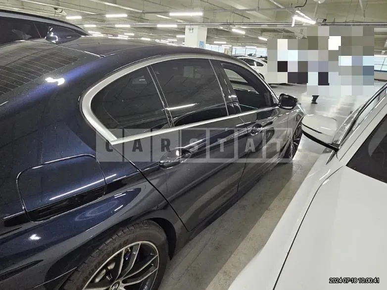 Photo 2 of 18: 2022 BMW 520i — Korean insurance auction