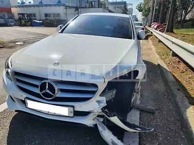 Photo 1 of 37: 2017 Mercedes-Benz C200 d, VIN WDDWF3HB6HR301370 — Korean insurance auction