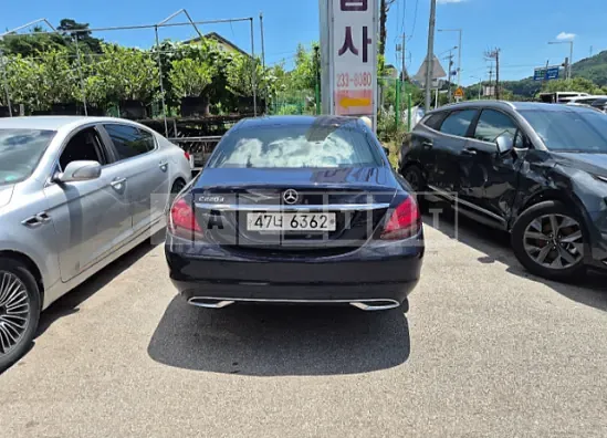 Photo 2 of 13: 2019 Mercedes-Benz C 220d — Korean insurance auction