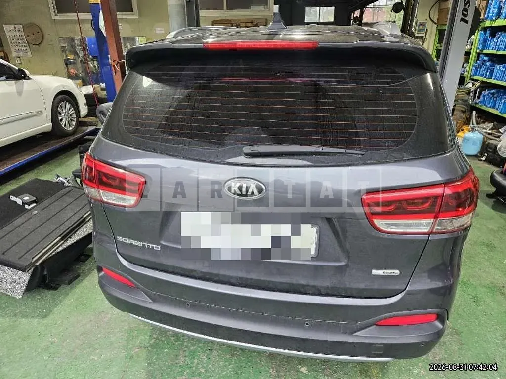 Photo 2 of 17: 2015 Kia Sorento 2.2 — Korean insurance auction