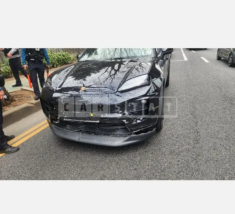 Photo 2 of 9: 2025 Porsche Macan 4S — Korean insurance auction