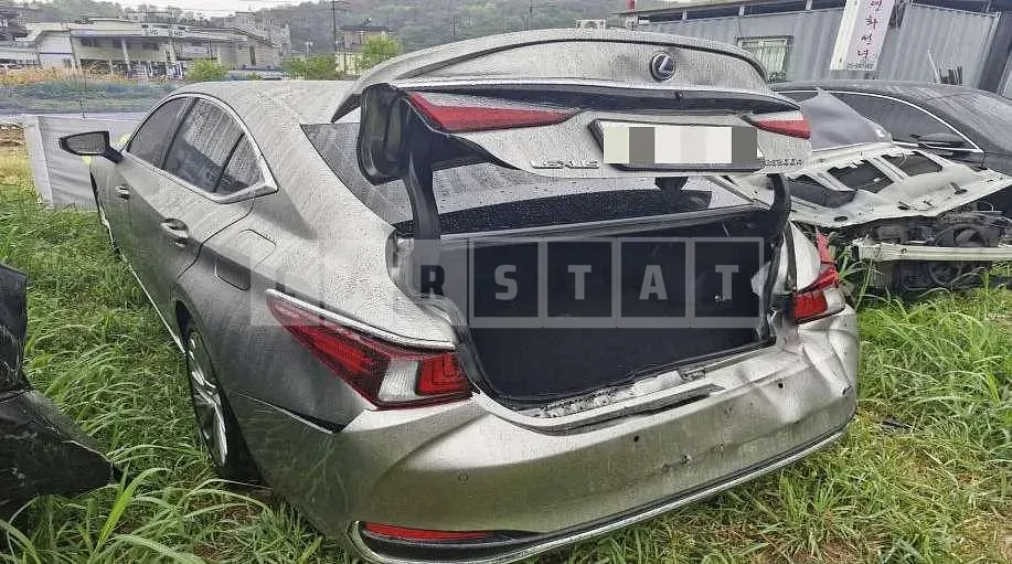 Photo 2 of 42: 2021 Lexus ES300h — Korean insurance auction