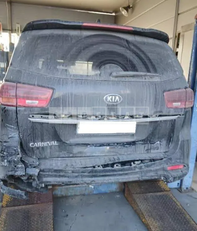 Photo 2 of 17: 2019 Kia Carnival, VIN KNAMC81ABKS580153 — Korean insurance auction