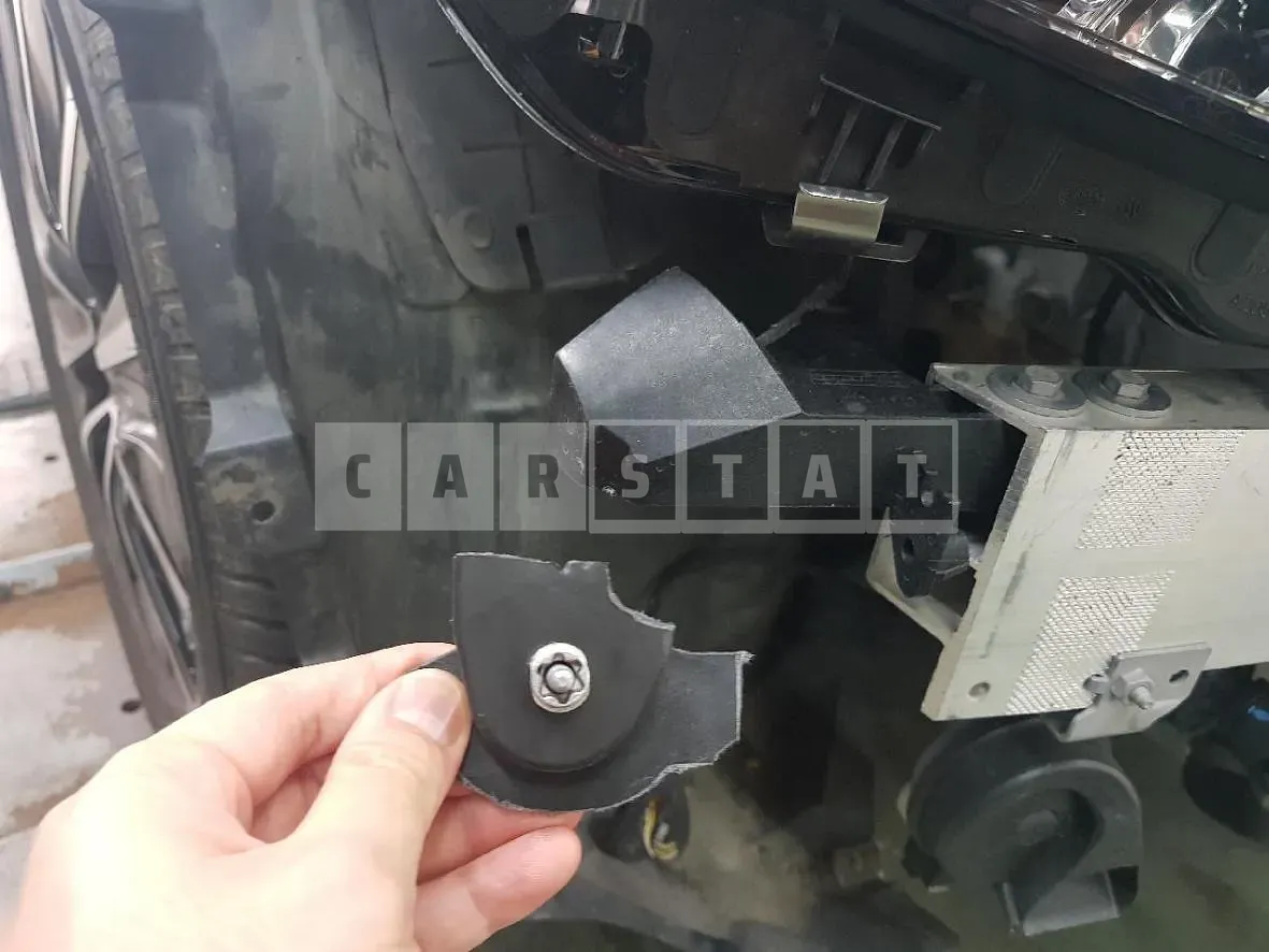 Photo 3 of 3: 2020 Mercedes-Benz (parts) C200 Headlamp — Korean insurance auction