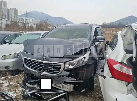 Photo 2 of 8: 2017 Kia Carnival, VIN KNAMC81ABHS256128 — Korean insurance auction