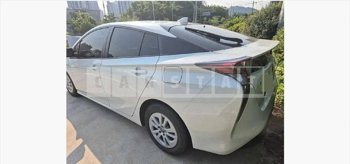 Photo 2 of 22: 2018 Toyota Prius — Korean insurance auction