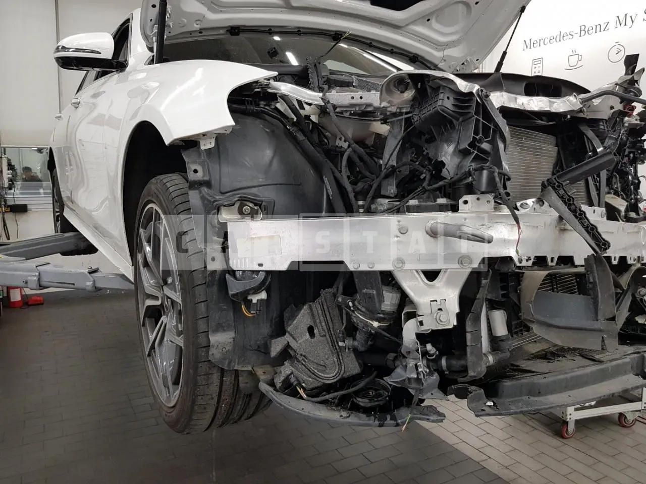 Photo 2 of 29: 2022 Mercedes-Benz E220d 4Matic, VIN W1KZF0FB4NB068317 — Korean insurance auction