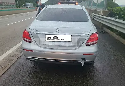 Photo 2 of 38: 2018 Mercedes-Benz E220d 4Matic, VIN WDDZF0FB1JA475933 — Korean insurance auction