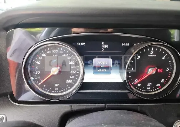 Photo 2 of 36: 2017 Mercedes-Benz E220 d 4Matic, VIN WDDZF0FB8HA189054 — Korean insurance auction