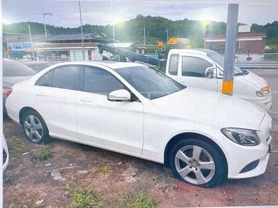 Photo 2 of 11: 2017 Mercedes-Benz C 200 — Korean insurance auction