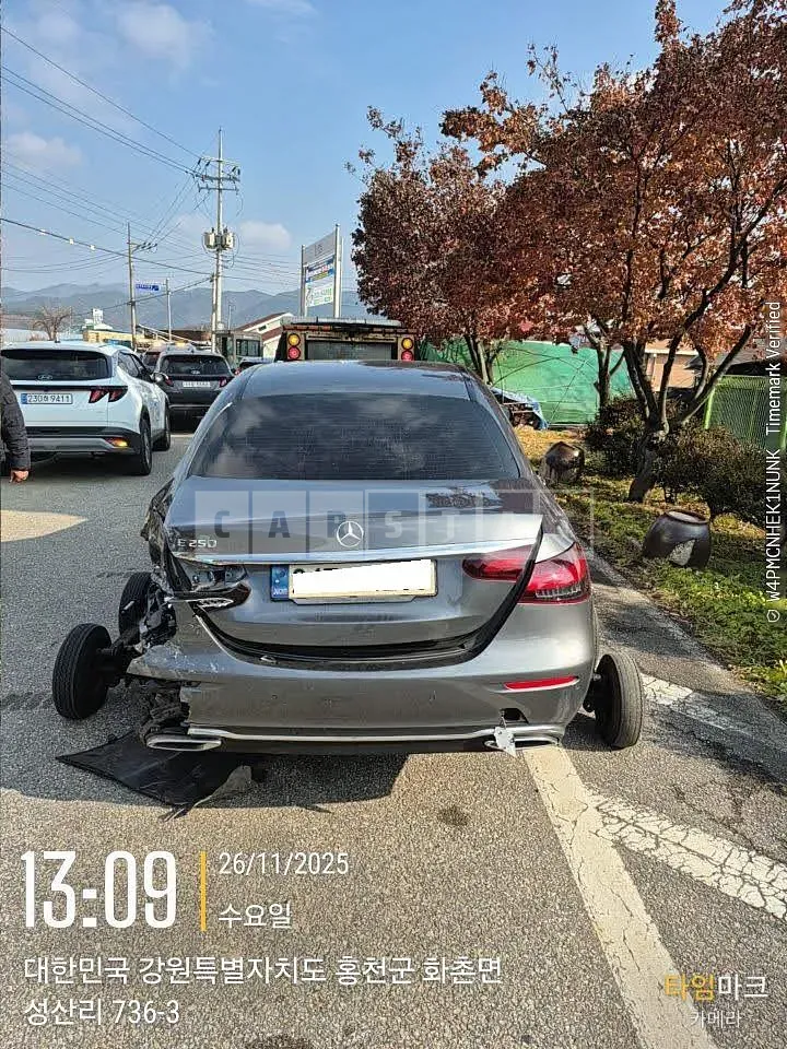 Photo 2 of 32: 2021 Mercedes-Benz E250, VIN W1KZF4FB4NB015432 — Korean insurance auction