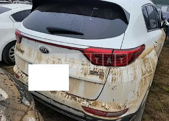 Photo 2 of 8: 2018 Kia Sportage, VIN KNAP6815GJK305749 — Korean insurance auction