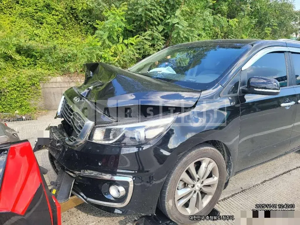 Photo 2 of 11: 2015 Kia Carnivals — Korean insurance auction