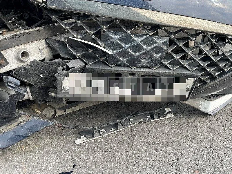 Photo 2 of 17: 2019 Genesis G70 — Korean insurance auction