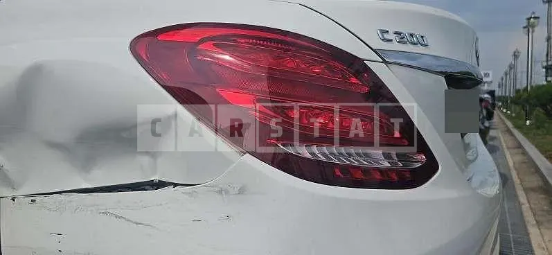 Photo 2 of 11: 2018 Mercedes-Benz C200 — Korean insurance auction