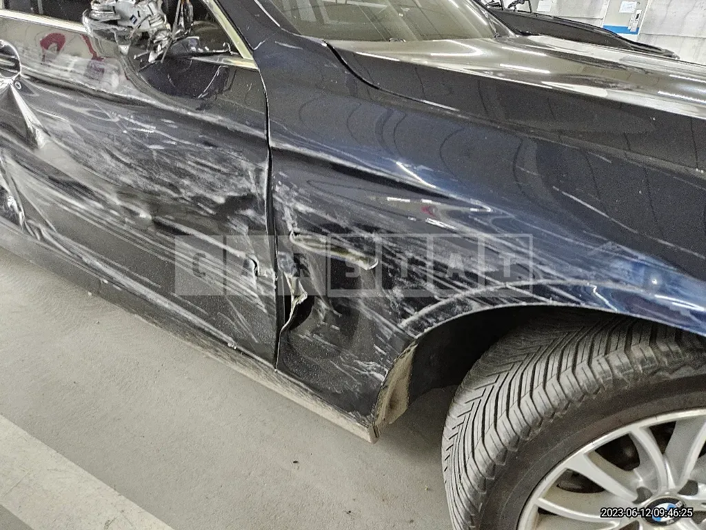 Photo 2 of 17: 2016 BMW 520d xDrive, VIN WBA5E7106GG156492 — Korean insurance auction