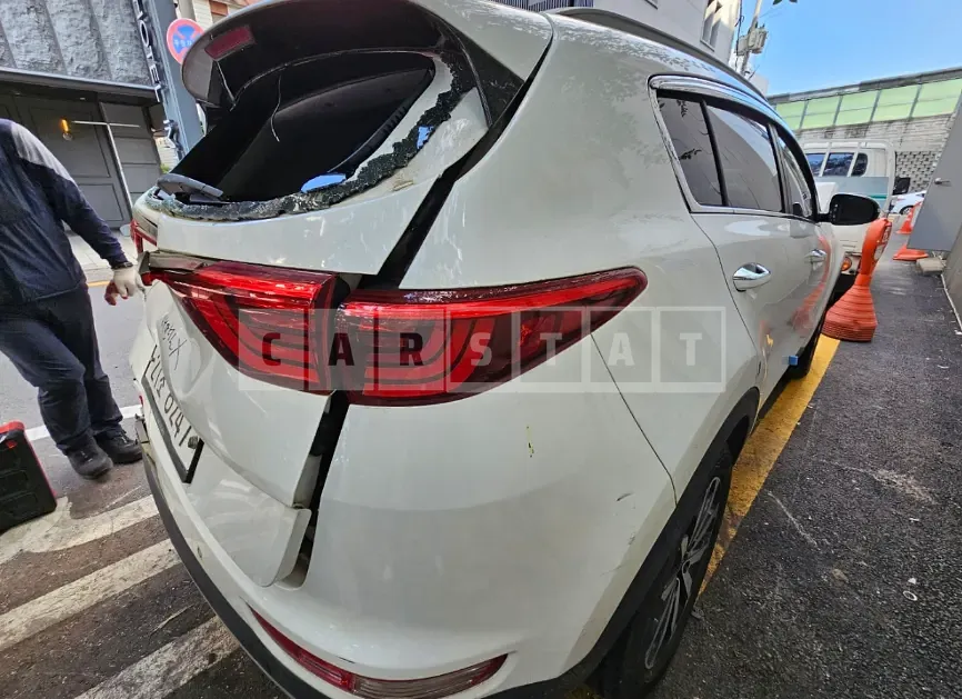 Photo 2 of 6: 2018 Kia Sportage, VIN KNAP781ABJK403684 — Korean insurance auction