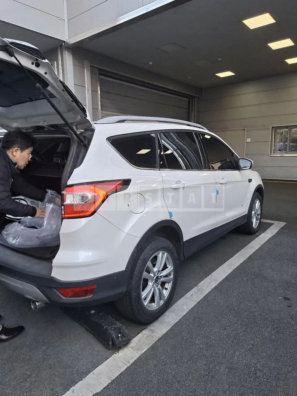 Photo 2 of 3: 2017 Ford Kuga 2.0 AWD, VIN WF0AXXWPMHGY88549 — Korean insurance auction