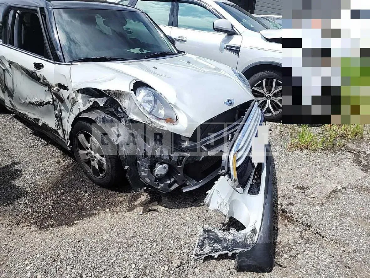 Photo 2 of 16: 2015 MINI Cooper Five-Door — Korean insurance auction