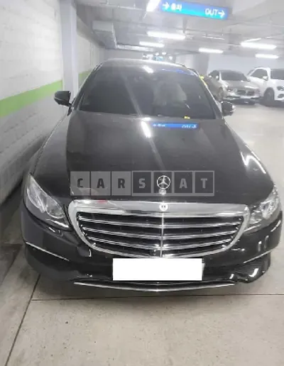 Photo 1 of 33: 2019 Mercedes-Benz E 300 4Matic, VIN WDDZF4KBXKA660772 — Korean insurance auction