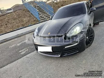 Photo 1 of 18: 2015 Porsche Panamera Diesel — Korean insurance auction