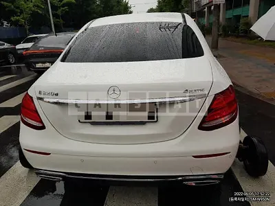 Photo 1 of 49: 2020 Mercedes-Benz E220 d 4Matic, VIN W1KZF0FB7LA859718 — Korean insurance auction