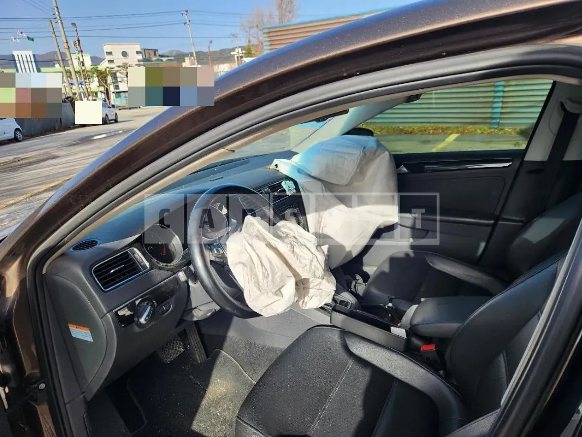 Photo 2 of 6: 2015 Volkswagen Jetta 2.0 TDI BMT Premium, VIN WVWZZZ16ZFM011036 — Korean insurance auction