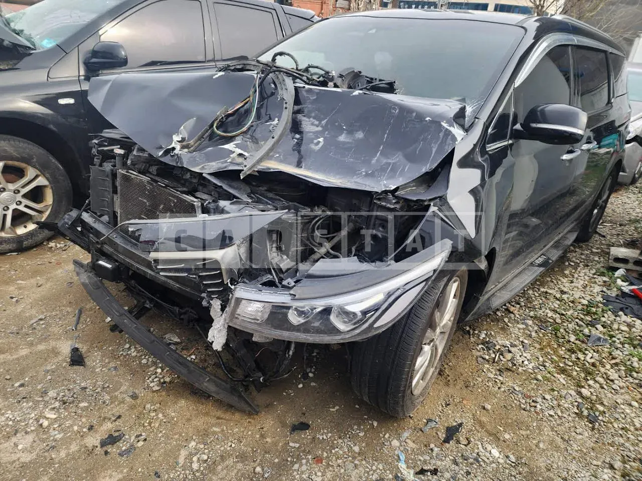 Photo 2 of 26: 2018 Kia Carnival, VIN KNAME81ABKS449675 — Korean insurance auction