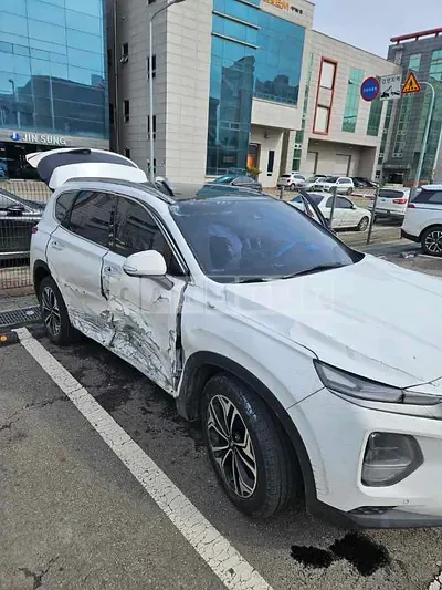 Photo 1 of 6: 2018 Hyundai Santa Fe TM 4WD, VIN KMHS381BDKU099649 — Korean insurance auction
