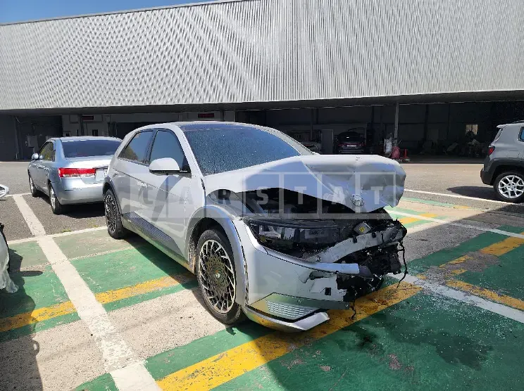 Photo 2 of 16: 2022 Hyundai Modern Ionic 5, VIN KMHKR81AFNU028690 — Korean insurance auction