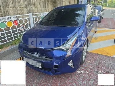 Photo 1 of 11: 2017 Toyota Prius — Korean insurance auction