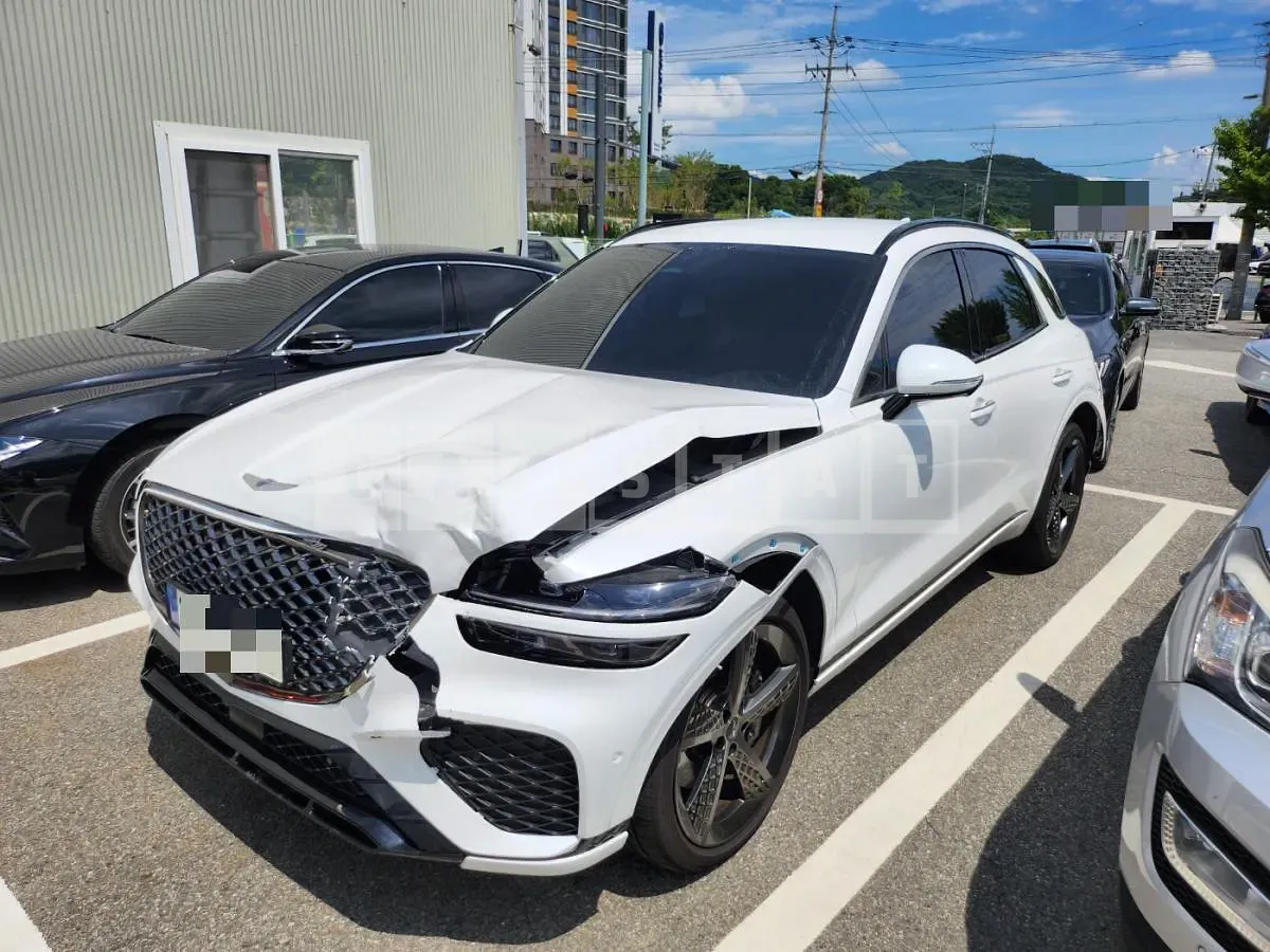 Photo 2 of 58: 2021 Genesis GV70, VIN KMTMA81BBMU023361 — Korean insurance auction