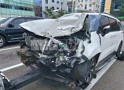 Photo 1 of 36: 2022 Kia Carnival, VIN KNANE81BBNS132598 — Korean insurance auction