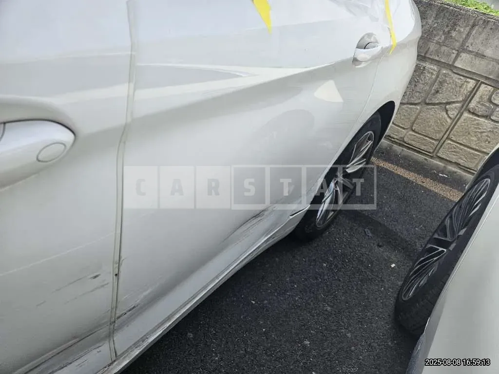 Photo 2 of 21: 2018 BMW 520i Luxury, VIN WBAJK710XKBP73486 — Korean insurance auction