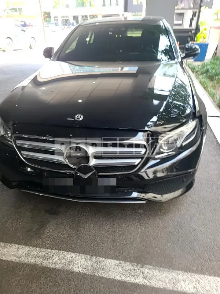 Photo 2 of 27: 2017 Mercedes-Benz E300 4Matic, VIN WDDZF4KB8HA226407 — Korean insurance auction