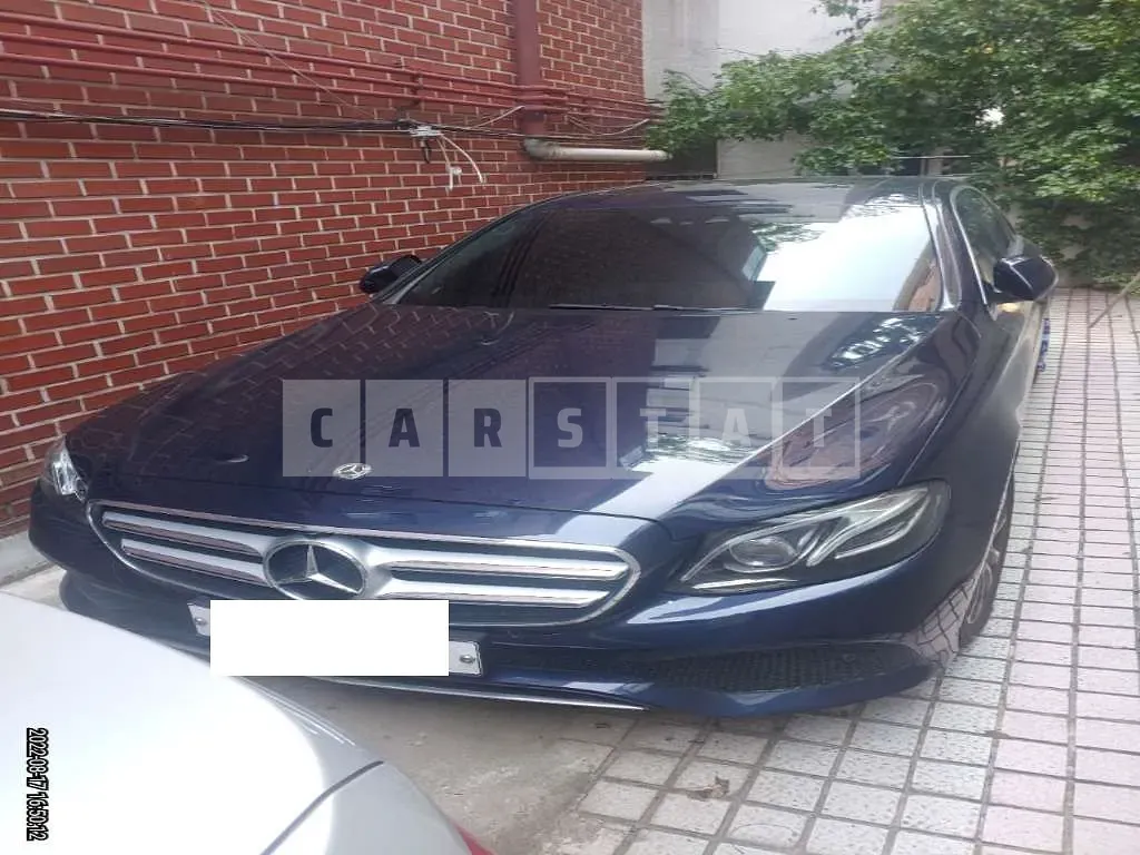 Photo 3 of 3: 2019 Mercedes-Benz E300 4Matic, VIN WDDZF4KB2KA671667 — Korean insurance auction