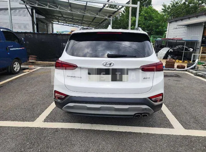 Photo 2 of 9: 2018 Hyundai Santa Fe 2.0 — Korean insurance auction
