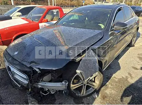 Photo 2 of 12: 2017 Mercedes-Benz E300 — Korean insurance auction