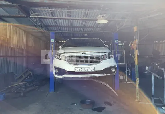 Photo 2 of 11: 2016 Kia Carnival, VIN KNAMC81ABGS164054 — Korean insurance auction