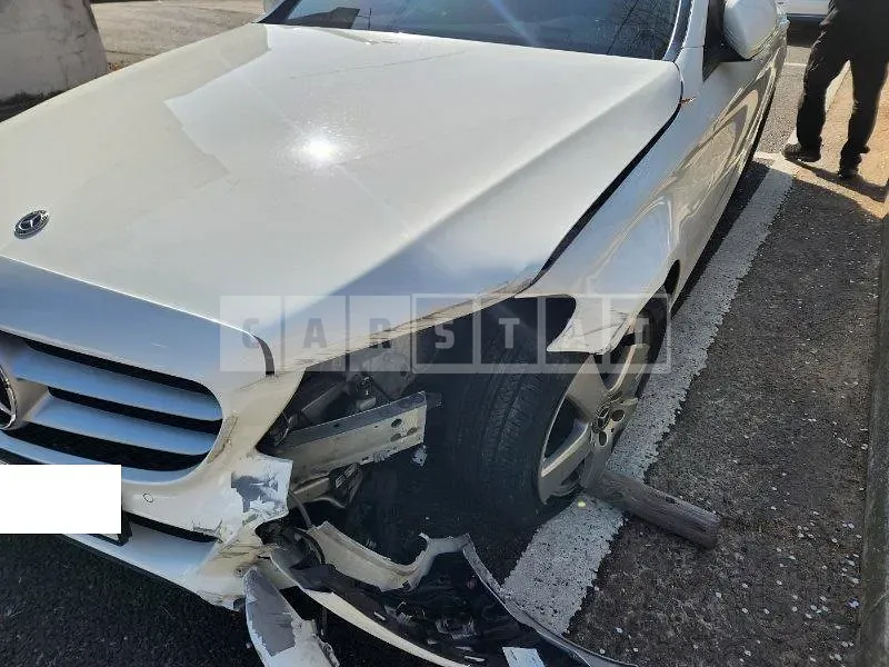 Photo 2 of 23: 2017 Mercedes-Benz C 200d — Korean insurance auction
