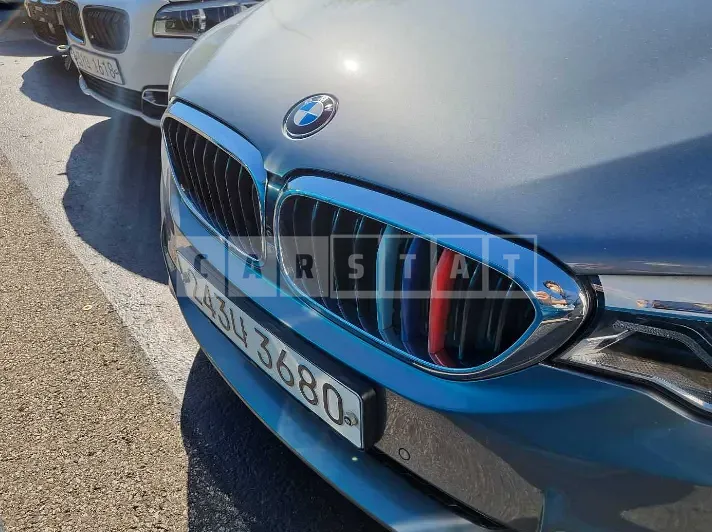 Photo 2 of 29: 2020 BMW 520d xDrive M Sport Package, VIN WBAJF5105LWW55090 — Korean insurance auction