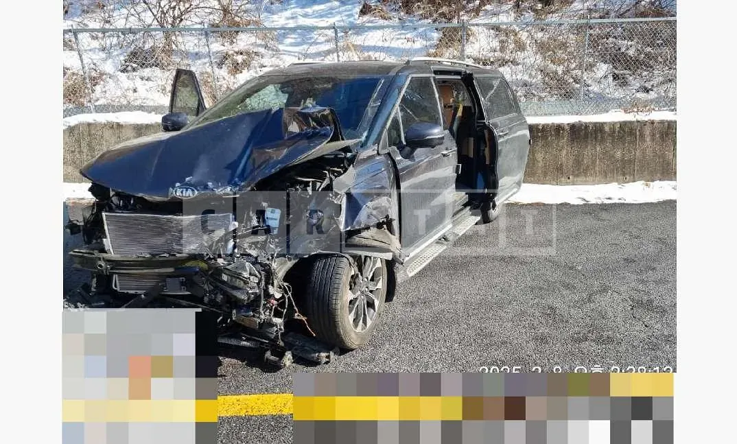 Photo 2 of 8: 2020 Kia Carnival Gasoline — Korean insurance auction