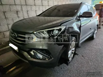 Photo 1 of 9: 2018 Hyundai Santa Fe, VIN KMHSW81UBJU854015 — Korean insurance auction