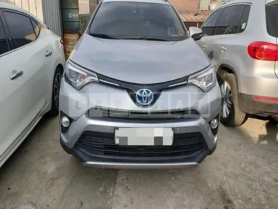 Photo 1 of 34: 2018 Toyota Love 4 Hybrid, VIN JTMDJREV1JD204341 — Korean insurance auction
