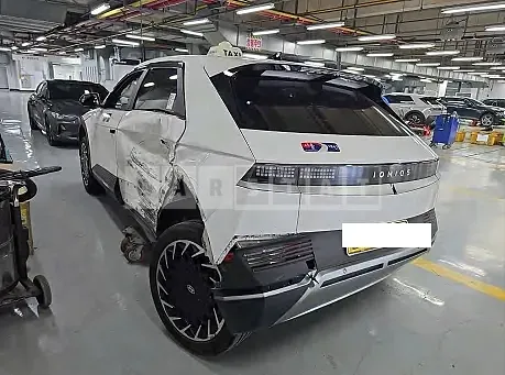 Photo 2 of 17: 2023 Hyundai Modern Ionic 5 — Korean insurance auction